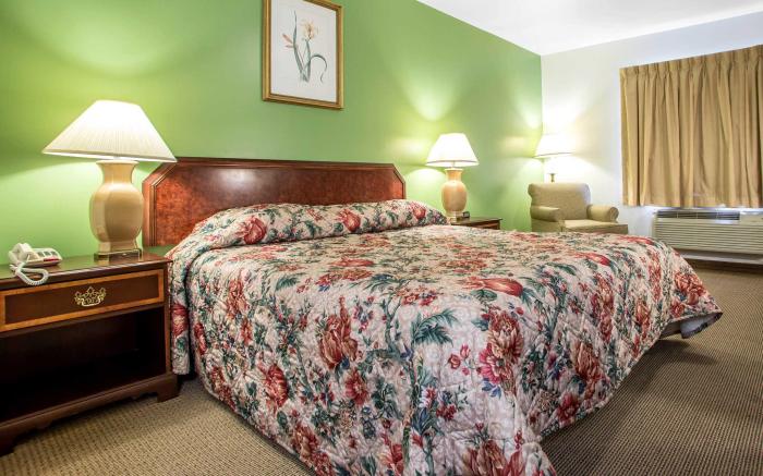 Passport Inn Paradise PA