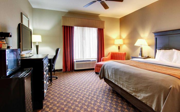 Comfort Inn & Suites