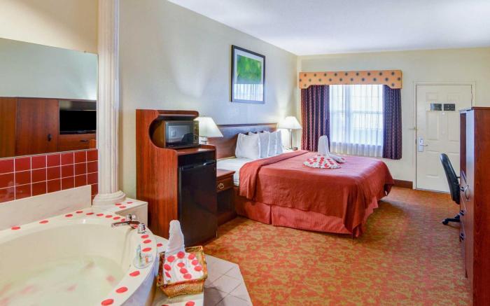 Quality Inn & Suites Canton