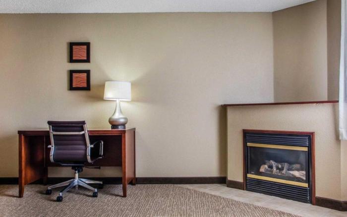 Comfort Inn & Suites Jackson - West Bend