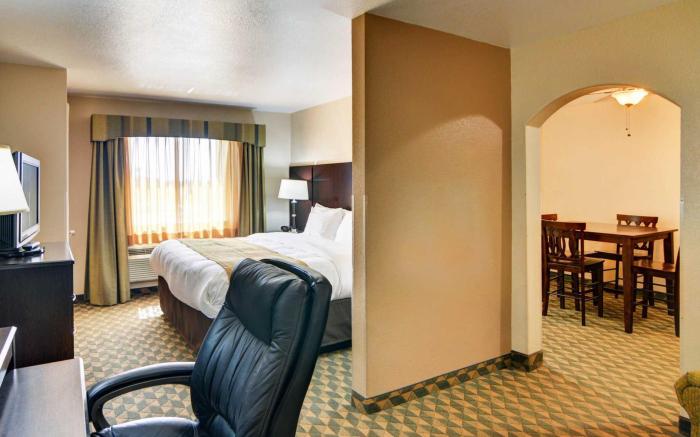 Comfort Suites