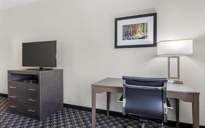 Best Western Plus Waller Hotel