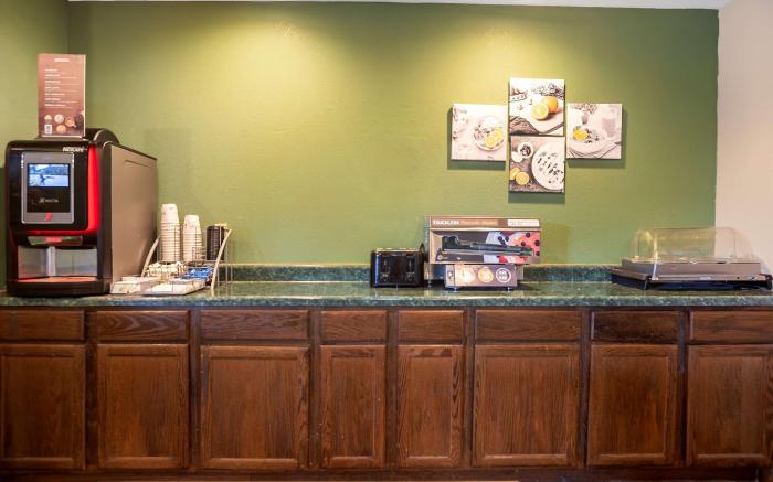 SureStay Plus Hotel by Best Western Bettendorf