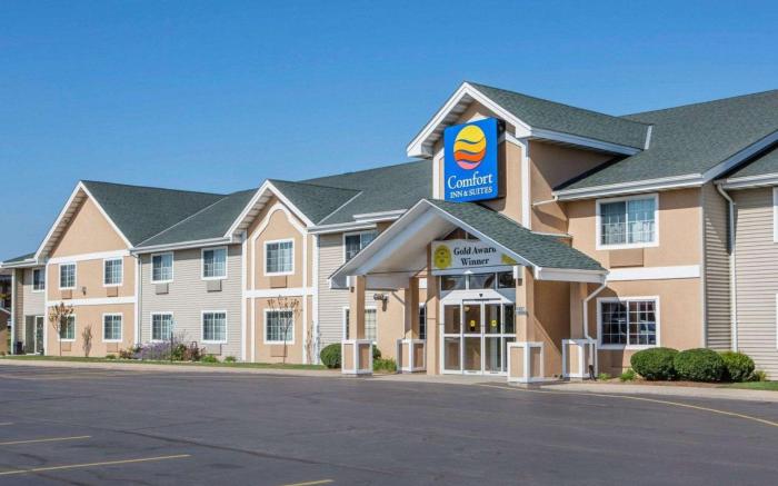 Comfort Inn & Suites Jackson - West Bend