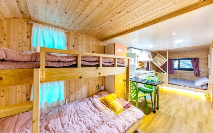 Rainbow Spa Caravan