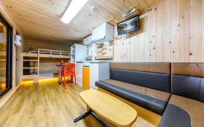 Rainbow Spa Caravan