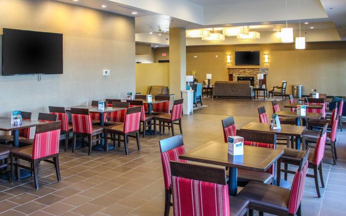 Comfort Suites University