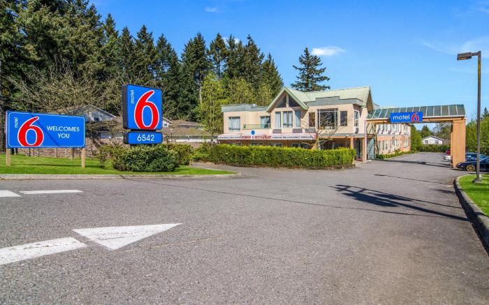 Motel 6 Surrey, BC