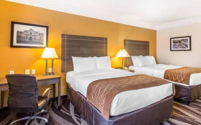 Comfort Inn I-10 EAST Near AT&T Center