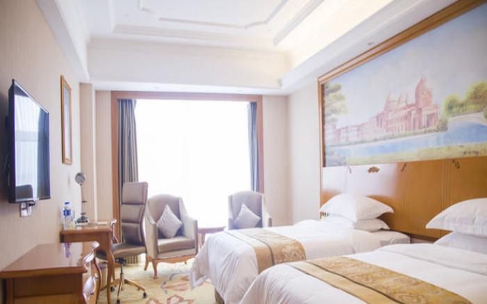 Vienna International Hotel Xinyang Municipal Government Railway Station