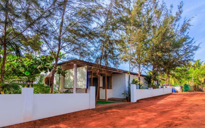 Treebo Lands End Beach Resort Morjim