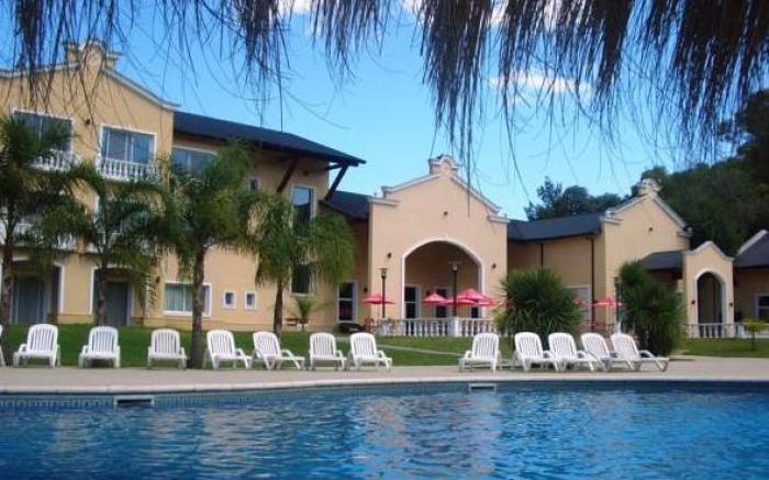 Howard Johnson Pilar Resort Spa & Convention Center