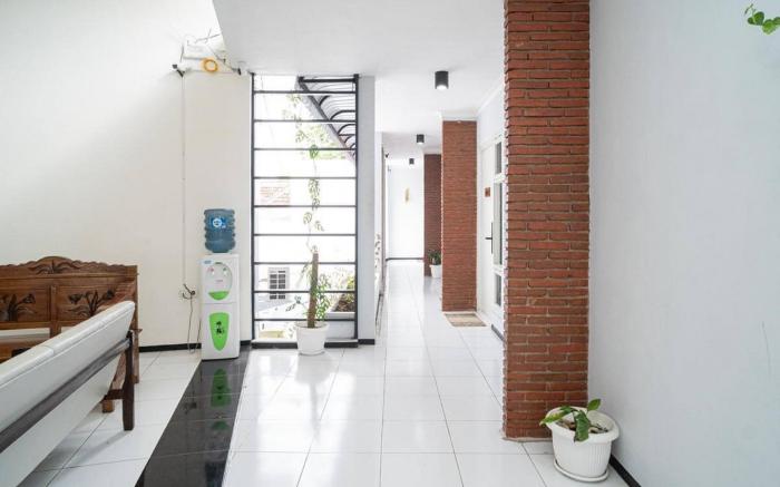 RedDoorz Syariah @ Mitra Guest House.