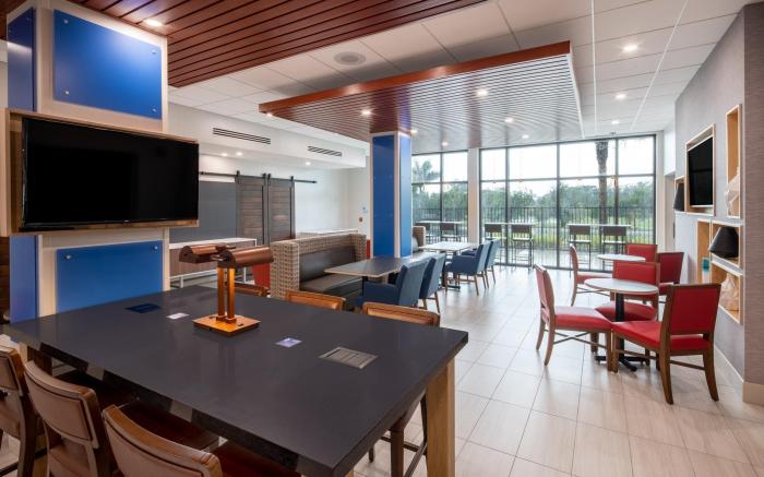 Holiday Inn Express & Suites Ft Myers Beach-Sanibel Gateway By IHG