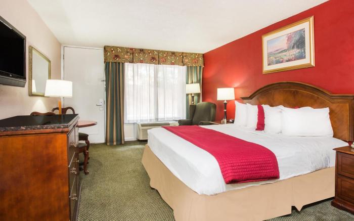 Ramada by Wyndham & Suites Warner Robins