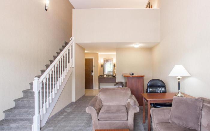 Ramada Hotel & Conference Center by Wyndham Kelowna