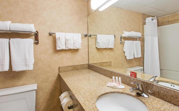 Ramada by Wyndham Sioux Falls Airport - Waterpark & Event Center