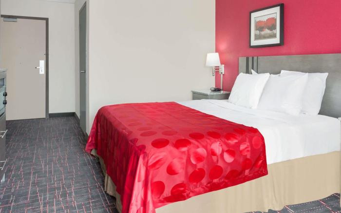 Clarion Pointe - Greensboro Coliseum Area