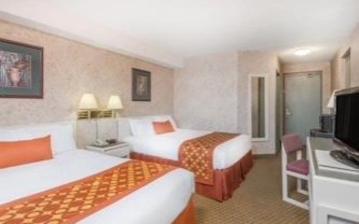 Travelodge by Wyndham Windsor