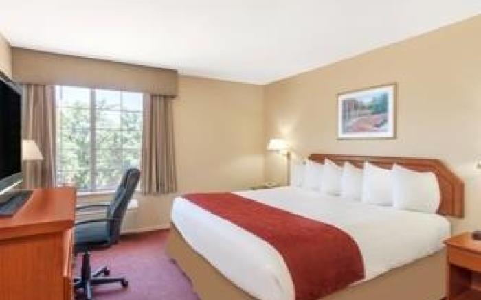 Ramada by Wyndham Fresno Northwest