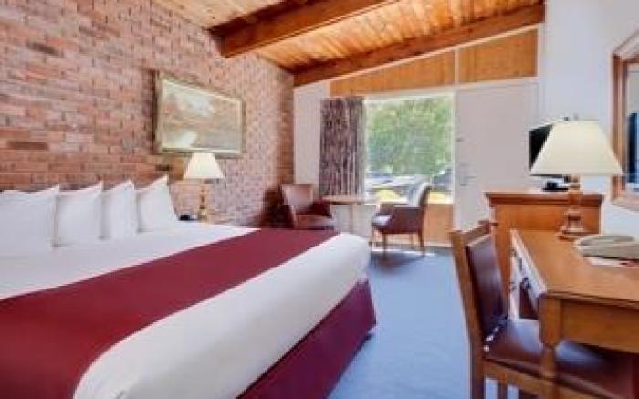 Ramada by Wyndham Gananoque Provincial Inn