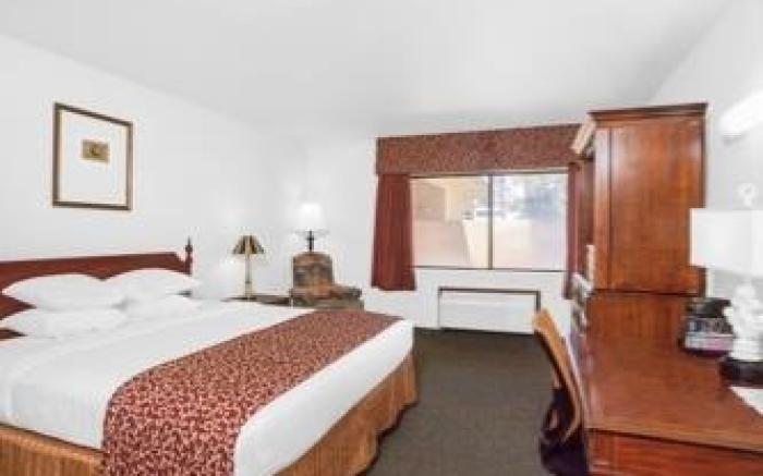 Ramada by Wyndham Barstow