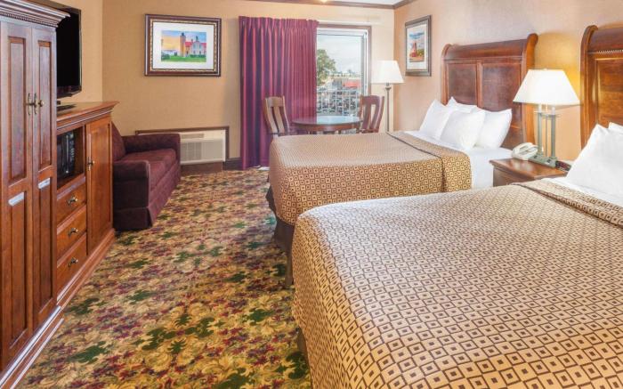 Ramada by Wyndham Mackinaw City Waterfront