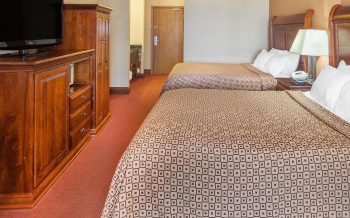 Ramada by Wyndham Mackinaw City Waterfront
