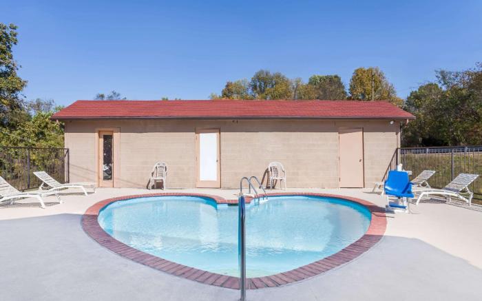 Travelodge by Wyndham Clarksville