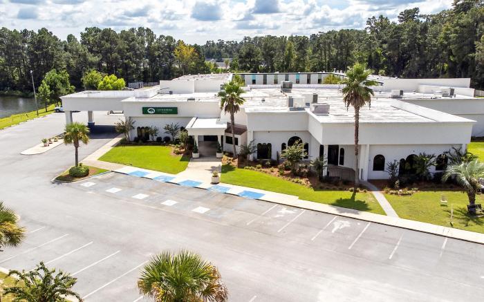 Cottonwood Suites Savannah Hotel & Conference Center