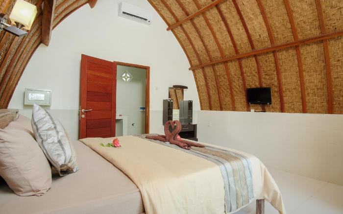 Warna Beach Hotel