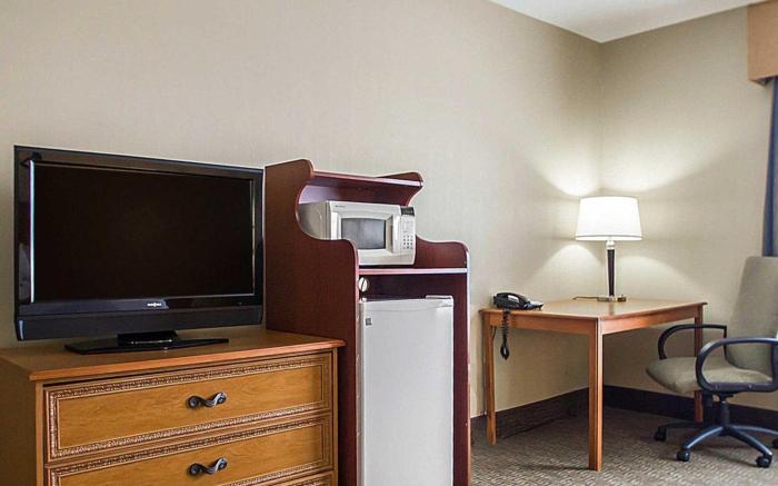 Quality Inn & Suites Fishkill South near I-84