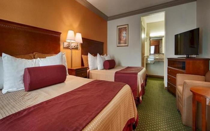 Cloverdale Wine Country Inn and Suites