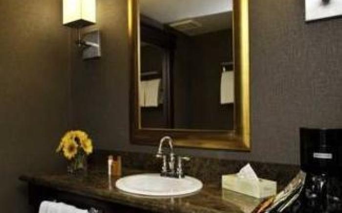 Carson Valley Motor Lodge and Suites