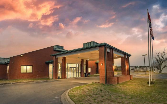 Studios and Suites 4 Less Emporia