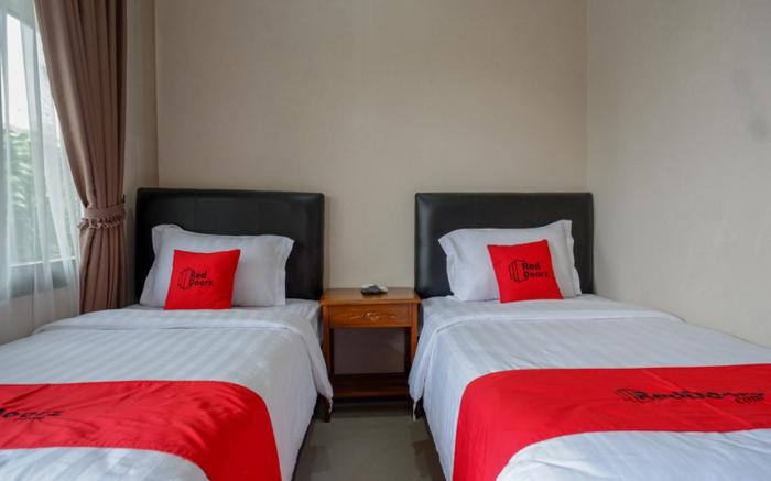 RedDoorz @ Jalan Majapahit Semarang