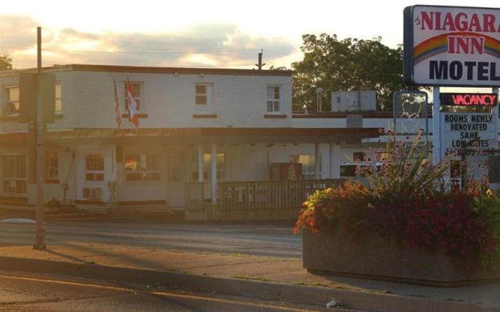 Niagara Inn & Suites