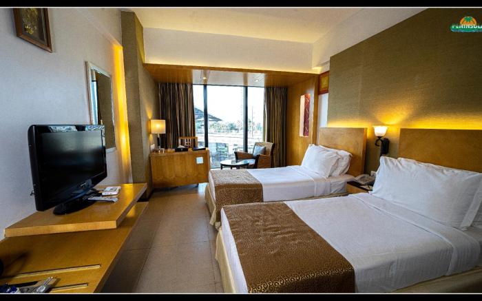 HOTEL PENINSULA GRAND