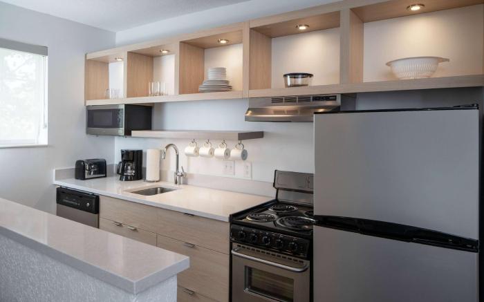 Sonesta Simply Suites Falls Church