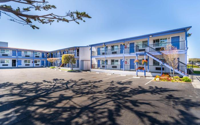SureStay Hotel by Best Western Seaside Monterey