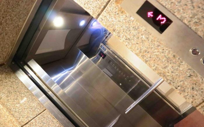 Serviced Apartment with 2 Beds and Balcony dist. 1