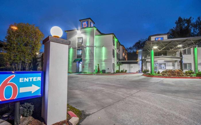 Motel 6 Humble, TX - Houston International Airport