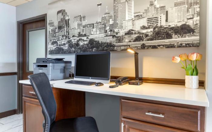 Best Western Medical Center North Inn & Suites Near Six Flags