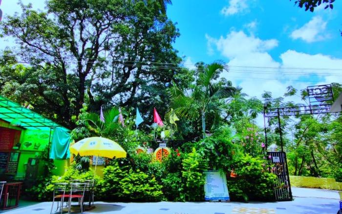 Shri Ganesh Hotel-Only Family & Couples