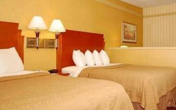 Quality Inn & Suites Kansas City - Independence I-70 East