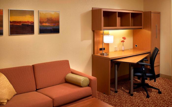 Sonesta Simply Suites Detroit Novi