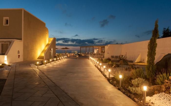 Caldera's Dolphin Hotel