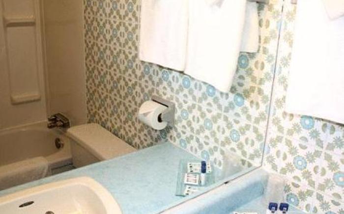 Empress Inn and Suites by the Falls