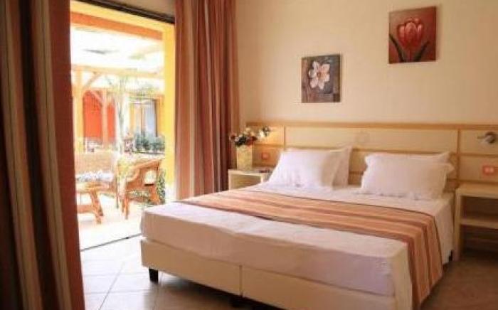 Hotel Baia Di Trainiti