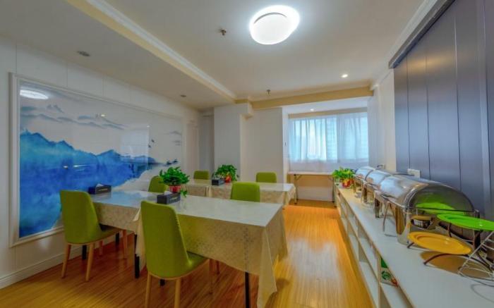 Shell Hotel Huaibei Jinying Plaza Long Distance Bus Station